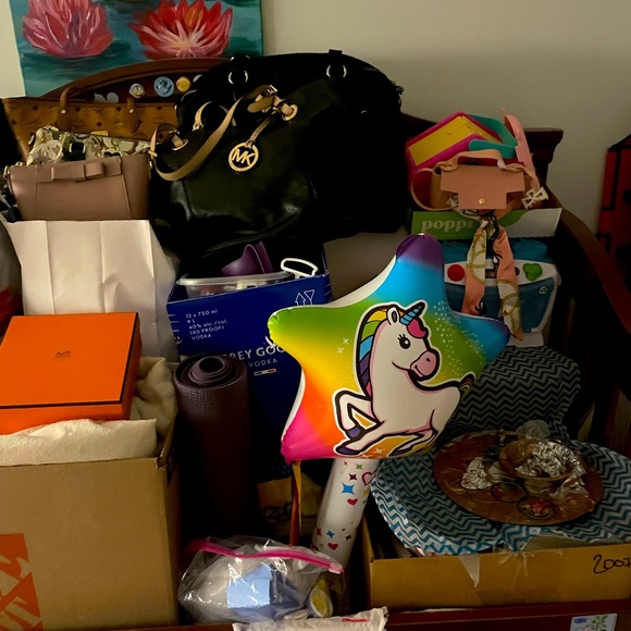More things to list… let me know what you like! 🥰💐😳🤣🍾💕 - Picture 1 of 2